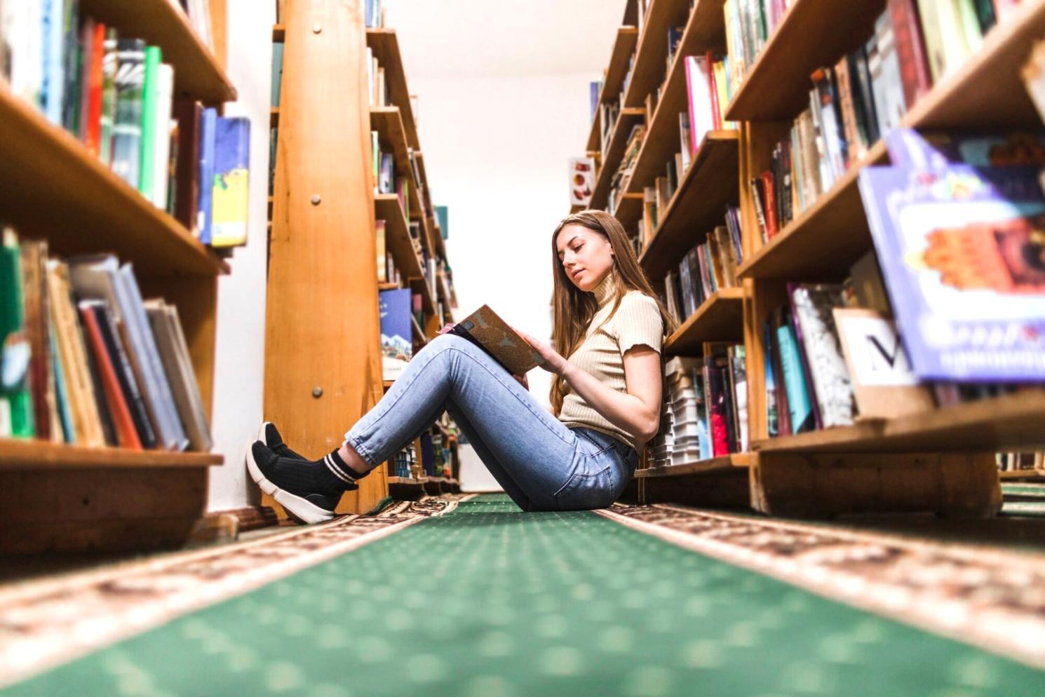 Teilnehmer arbeitet konzentriert an Finanzplanung