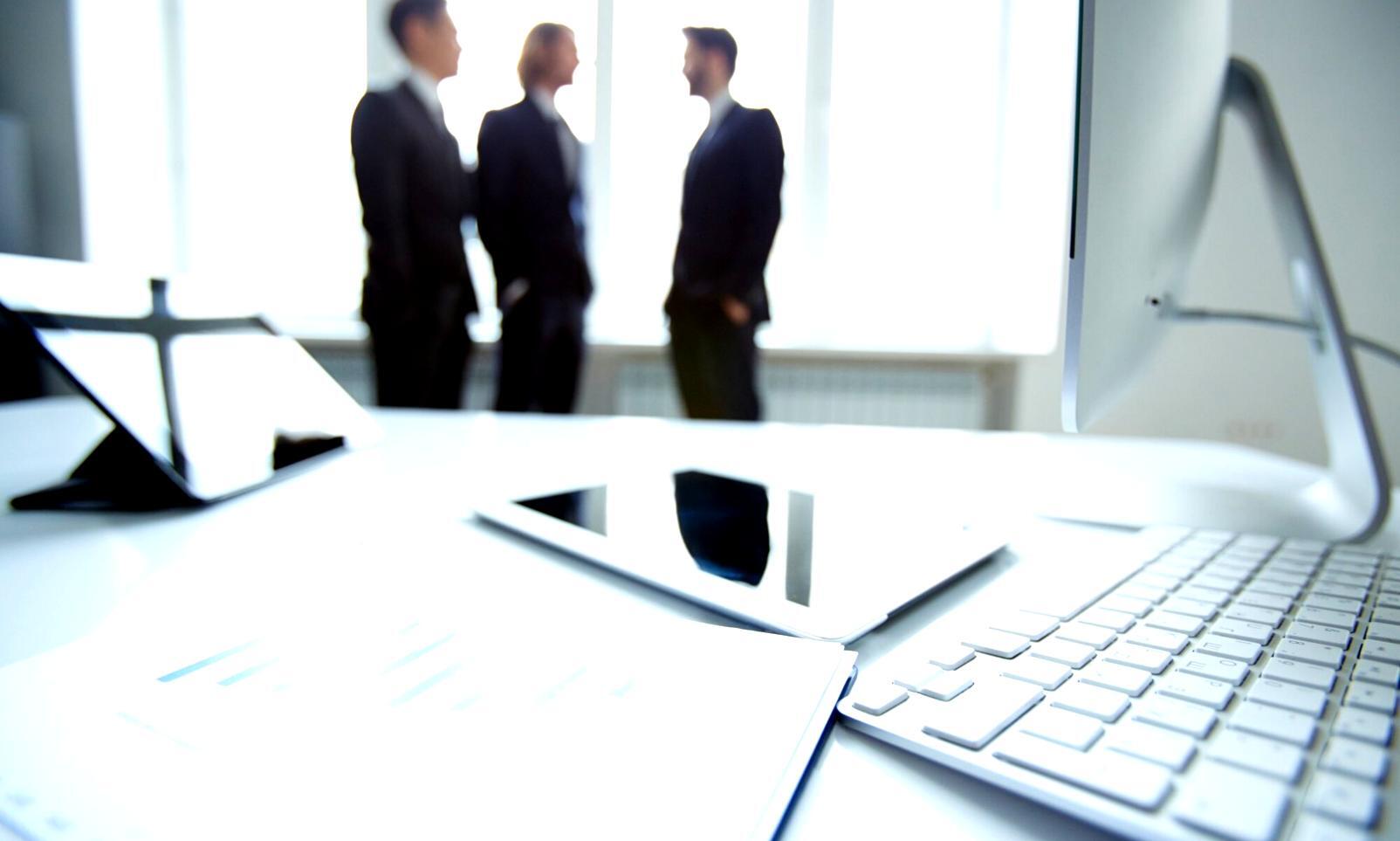 Menschen bei der gemeinsamen Finanzplanung